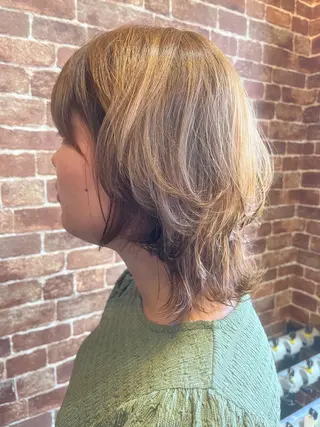 ミディアム カラー 久木原 ゆりのヘアスタイル