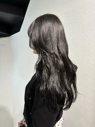 ロング カラー yiye shioriのヘアスタイル