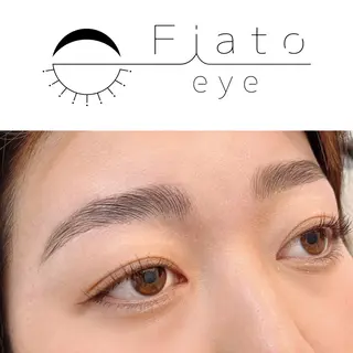 アイブロウ WHITE  EYE 駒崎の眉毛・アイブロウイメージ