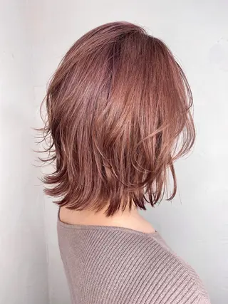 ミディアム 前地 麻衣のヘアスタイル