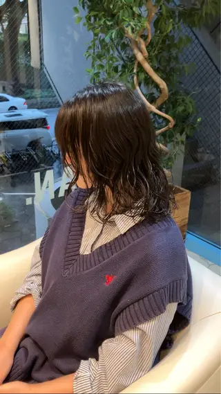 セミロング パーマ 久野 紗愛のヘアスタイル