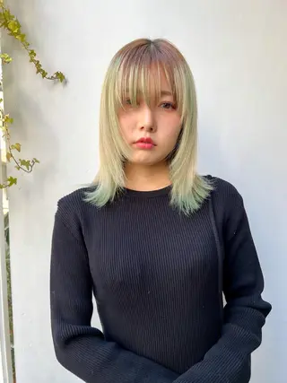ミディアム カラー 【モエカ】グランジ ウルフ/ハイトーンのヘアスタイル