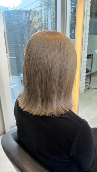ミディアム カラー ブリーチ/髪質改善/ ハイトーン/暖色のヘアスタイル