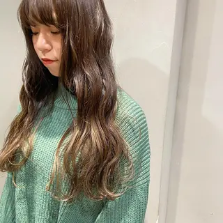 ロング カラー カジュアルを女っぽく 𝗮𝘆𝗮𝗰𝗼のヘアスタイル