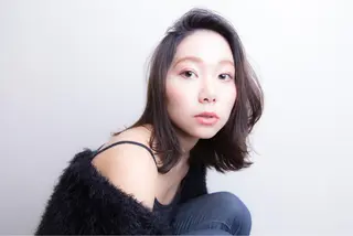 ミディアム カラー 平川 友希子のヘアスタイル