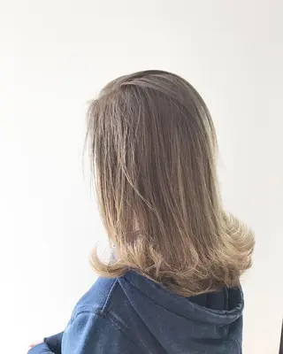 セミロング カラー 🔹TOMO🔹 圧倒的経験値🔹のヘアスタイル