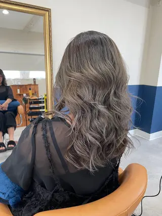 ロング カラー 髪の家 tikiのヘアスタイル