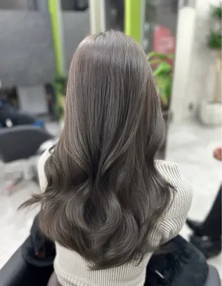 ロング 堀江/透明感 ベージュ/白川幸太のヘアスタイル