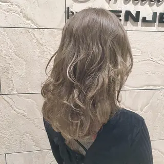 セミロング カラー パーマ ヘアアレンジ ハイトーン特化🤍 浦住のヘアスタイル