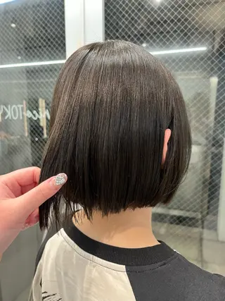 ミディアム カラー 圧倒的 毛流れ センターパートのヘアスタイル