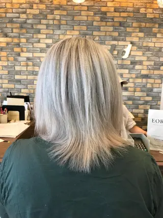 セミロング カラー 松本 唯のヘアスタイル