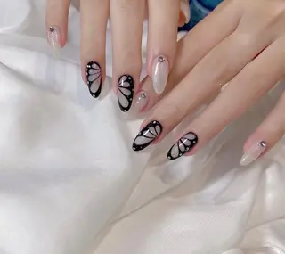 ネイル MQueen ネイルサロンのネイルデザイン