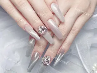 ネイル Queening 🦋のネイルデザイン