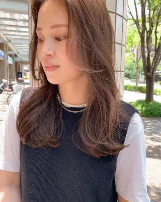 セミロング 横谷 智江のヘアスタイル