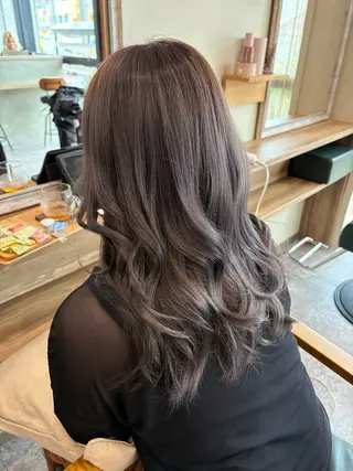 セミロング 安谷屋 こはるのヘアスタイル