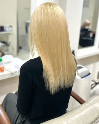 カラー 🤍爆モテハイトーン 🤍ブリーチ特化🤍のヘアスタイル