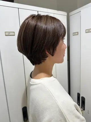 ショート レイヤー 艶々カラーのヘアスタイル