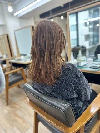 ミディアム カラー パーマ ヘアアレンジ メンズ キッズ ネイル マツエク・マツパ アイブロウ レイヤーカット／顔周 りカット/縮毛矯正のヘアスタイル