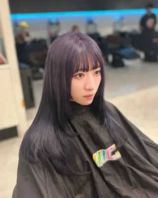 セミロング 🩵色落ち可愛い 寒色カラー🩵のヘアスタイル