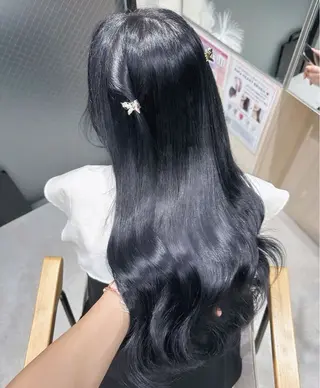 ロング カラー ヘアアレンジ 西山 夢月のヘアスタイル