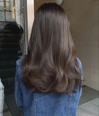 セミロング カラー 縮毛矯正をしている人 のためのカラーのヘアスタイル