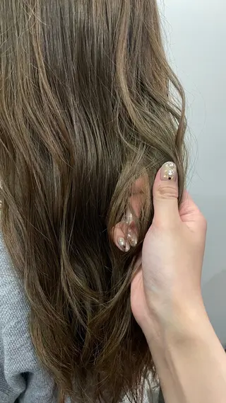 ロング カラー 都築 あんずのヘアスタイル