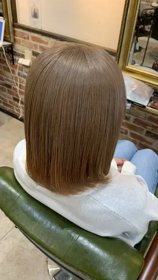 ミディアム カラー 小嶋 美里のヘアスタイル