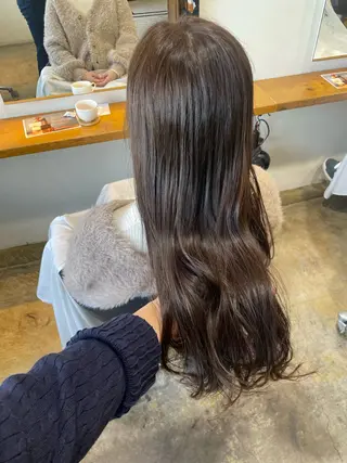 ロング カラー MIOベージュカラー 柔らかいカラーのヘアスタイル