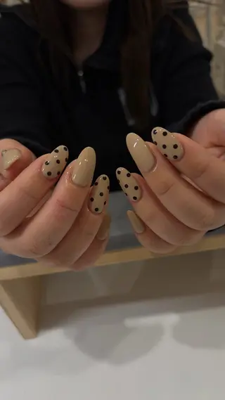 ネイル 𝑟𝑖𝑠𝑎 🕯‎🤍のネイルデザイン