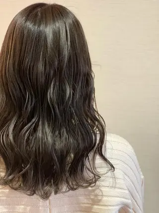 ミディアム カラー 蓮見  友里のヘアスタイル