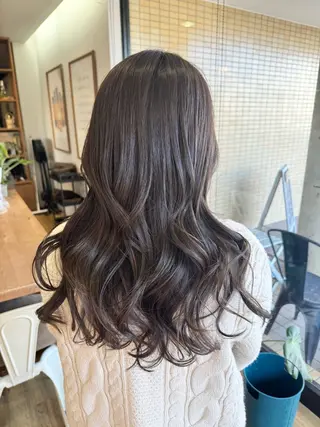 ロング カラー ツキダテ ユイのヘアスタイル