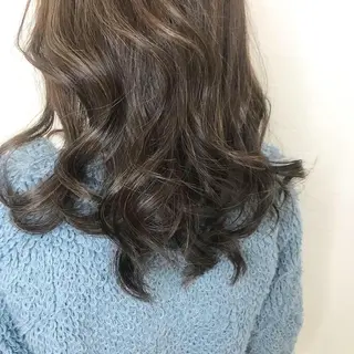 ロング カラー オリーブ/アッシュ やわらか透明感カラーのヘアスタイル