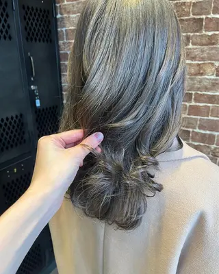 ロング カラー パーマ ヘアアレンジ メンズ キッズ ネイル マツエク・マツパ アイブロウ 久木原 ゆりのヘアスタイル