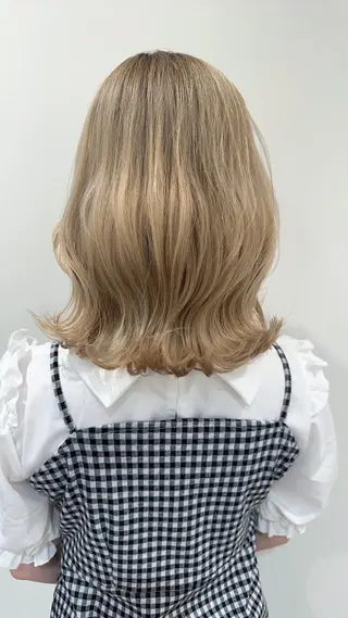 ミディアム カラー 小顔レイヤー/ ベージュ🤍Rieのヘアスタイル