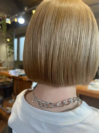 ショート bh.maara デザイン／ハイトーンのヘアスタイル