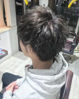 カラー メンズ 黒田 優衣のヘアスタイル