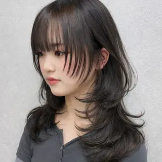 ロング maya レイヤーカットのヘアスタイル