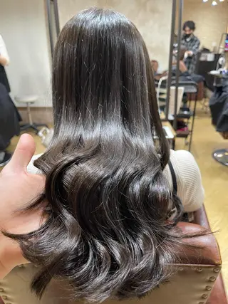 セミロング antica YOSHIのヘアスタイル