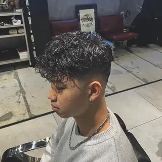 ミディアム パーマ メンズ &CREW スタッフのヘアスタイル