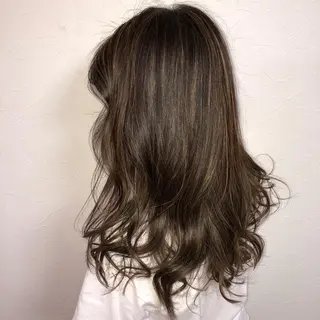 ロング 鶴﨑 美優亜のヘアスタイル