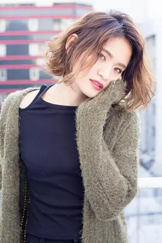 ショート カラー パーマ 朝比奈 志保のヘアスタイル