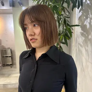 ショート 小顔に見えるボブ 透明感カラー🪽のヘアスタイル