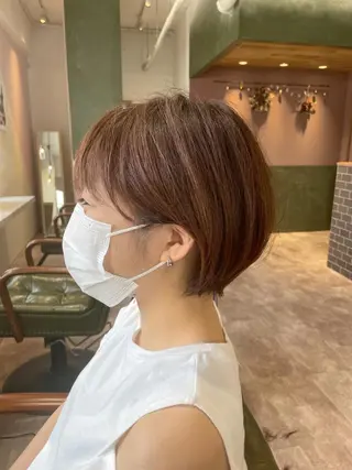 ショート esse大阪茶屋町店所属・レイヤーカット 新井田陽寿のヘアスタイル