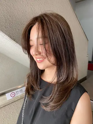 セミロング カラー ナチュラルヘア🫧 ナナミのヘアスタイル