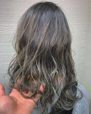 ロング ヘアアレンジ 白髪ぼかしハイライト 茗荷谷駅徒歩2分のヘアスタイル