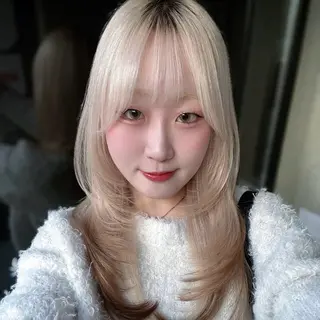 ロング ブリーチ🩵レイヤー Maho🐻‍❄️のヘアスタイル