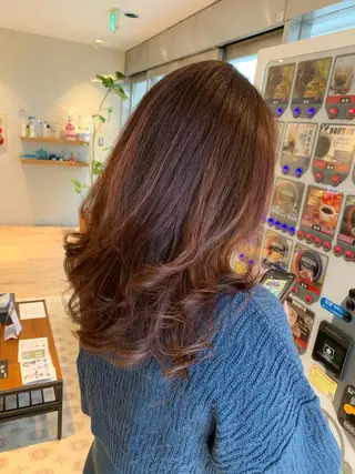 ロング カラー パーマ 白髪ぼかしハイライト 柳川拓哉のヘアスタイル