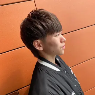 ショート カラー 井手 孔介のヘアスタイル