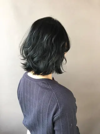 ミディアム 足立 磨咲のヘアスタイル