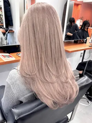 ロング kira/ブリーチ/ ハイトーン/烏丸のヘアスタイル